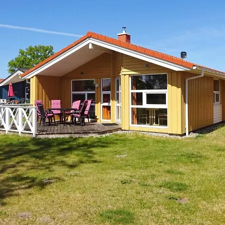 Three-bedroom In 18 Holiday home Groemitz