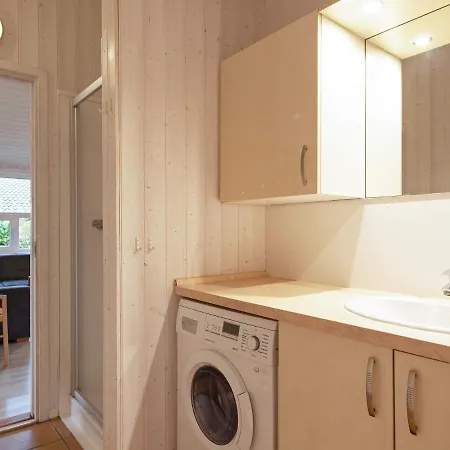 Three-bedroom In 18 *