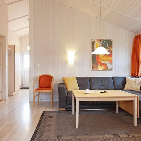 Three-bedroom In 18 * Groemitz