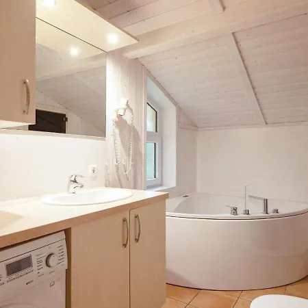Three-bedroom In 18 Holiday home