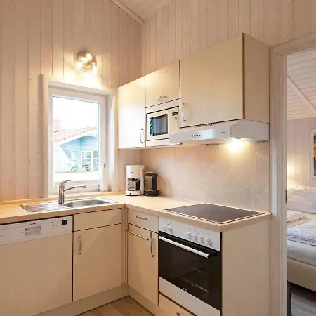 Three-bedroom In 18 Groemitz